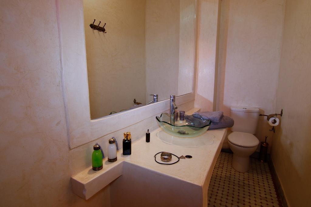 Riad Awinati Location Privatisee ,piscine Chauffee , Beau Rooftop
