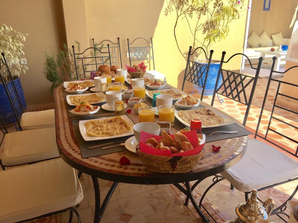 Riad Awinati Location Privatisee ,piscine Chauffee , Beau Rooftop Marrakesh