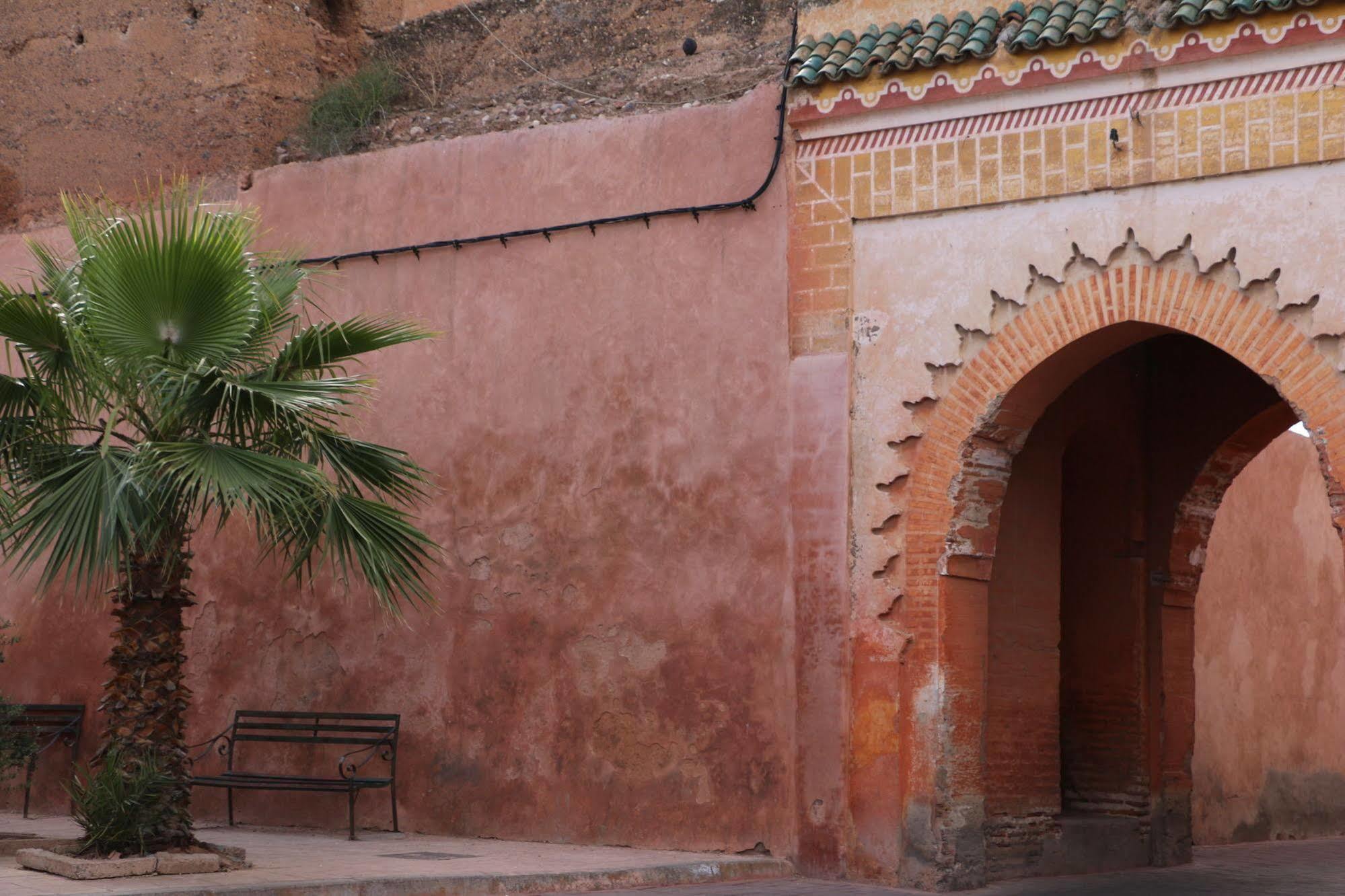 Riad Awinati Location Privatisee ,piscine Chauffee , Beau Rooftop