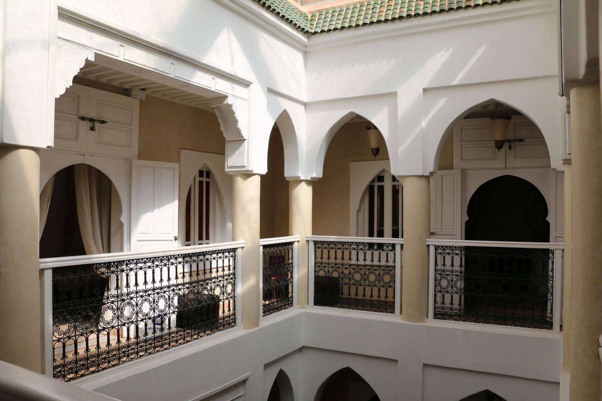 Awinati Location Privatisee ,piscine Chauffee , Beau Rooftop 3* Marrakesh