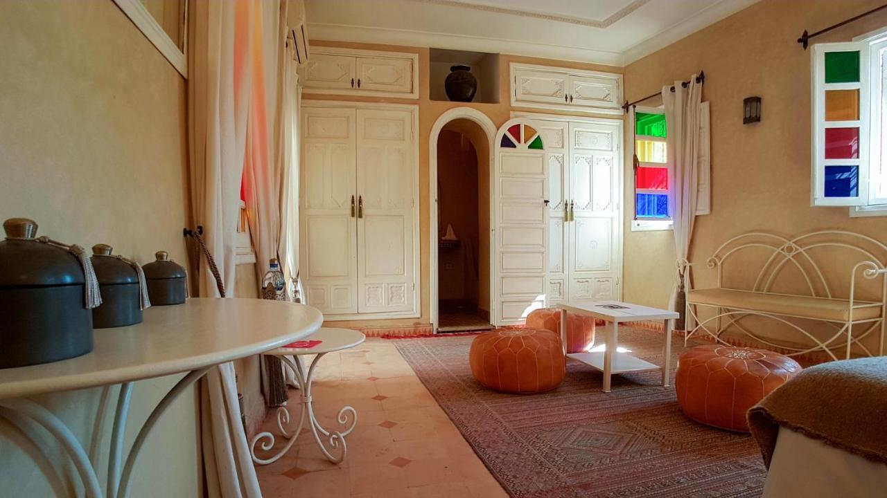 Awinati Location Privatisee ,piscine Chauffee , Beau Rooftop Riad 3*